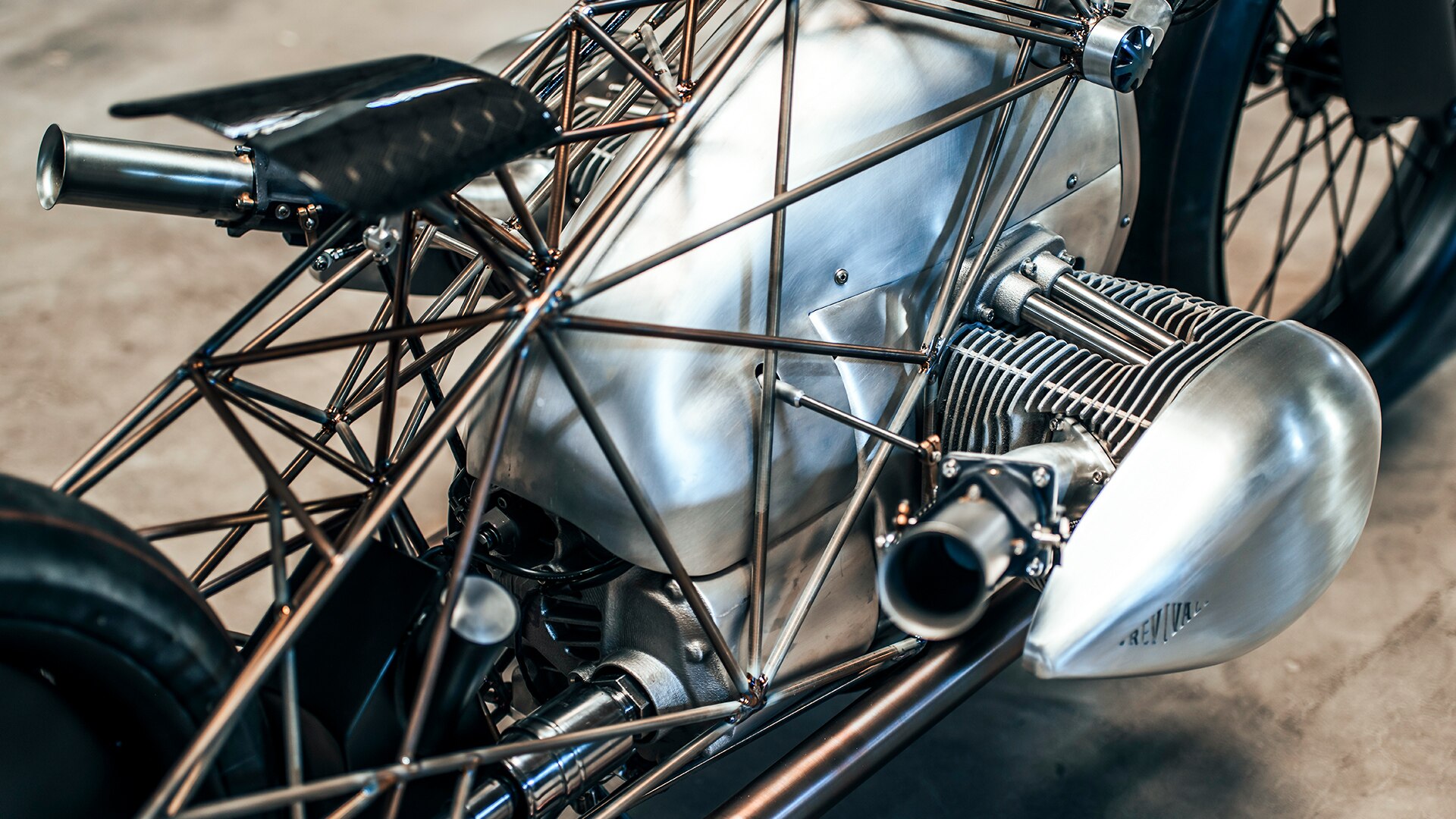 Birdcage mit Motor und Sitz