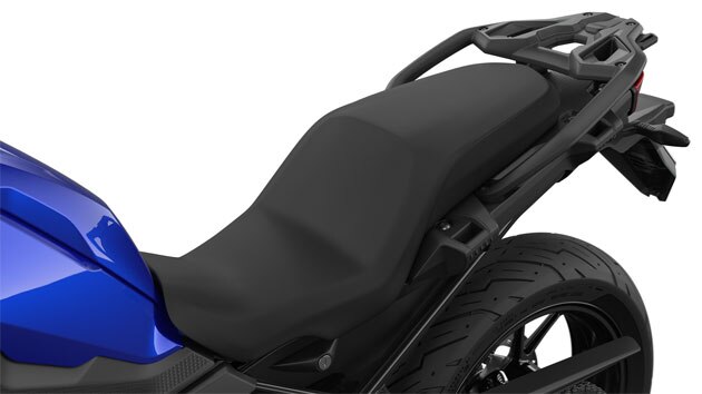 Wir sehen die Sitzbank der F 750 GS.