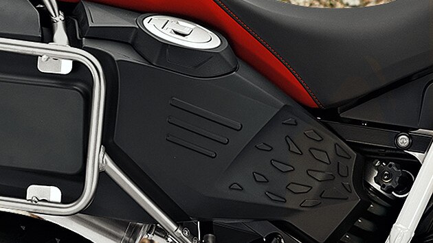 F 800 GS Adventure seitliche Tankblende