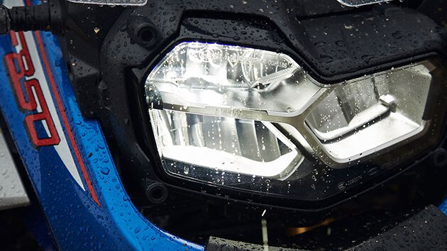 Der LED Scheinwerfer der neuen BMW F 850 GS Adventure
