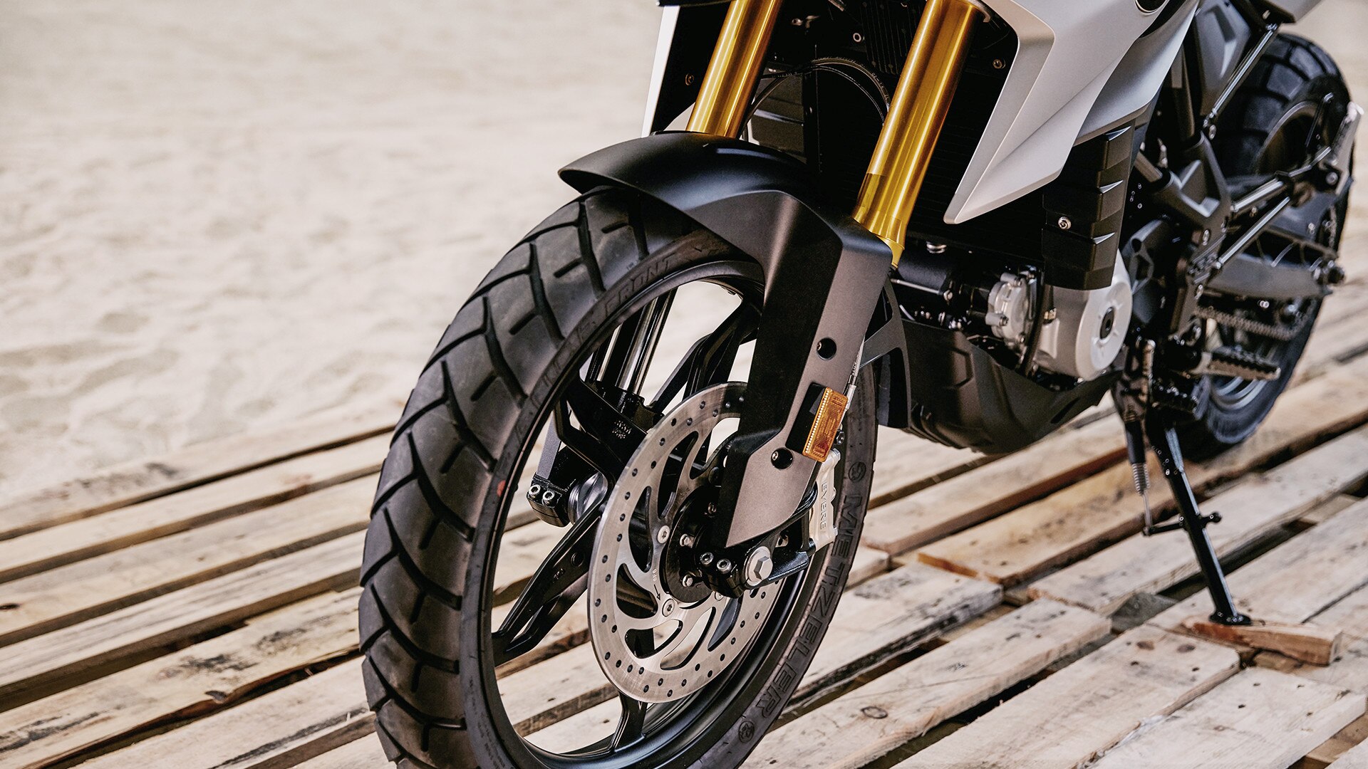G 310 GS Gold-eloxierte Upside-down-Gabel.