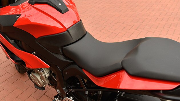 S 1000 XR Ergonomisch gestaltete Sitzbank