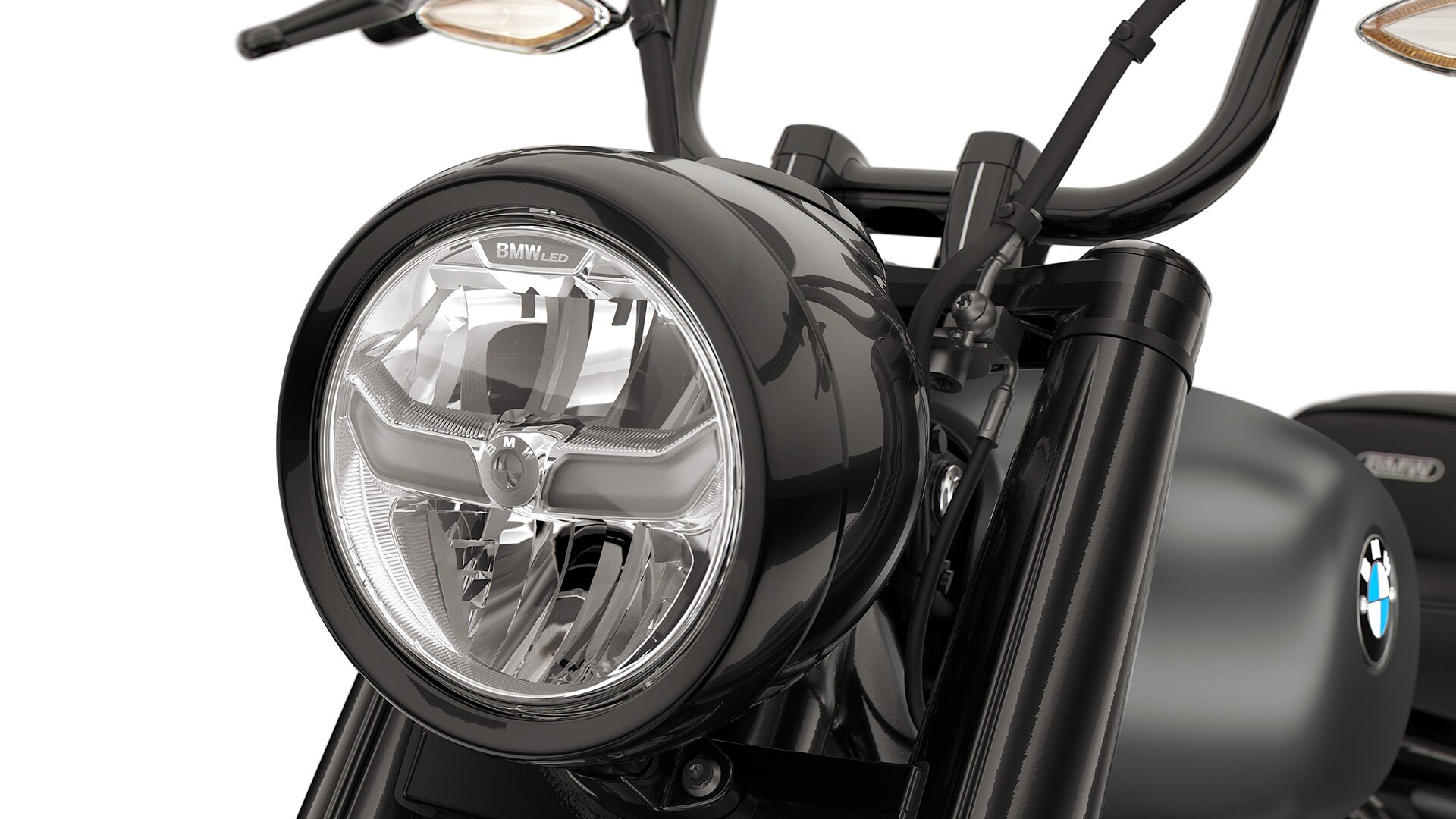 Detailaufnahme des runden LED Scheinwerfers der R 18 Roctane von BMW Motorrad