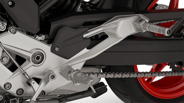 Die Fußrasten der F 900 R von BMW Motorrad