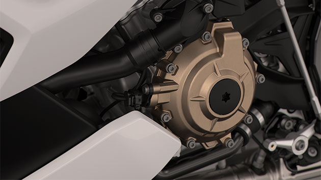 Wir sehen den Motor der S 1000 R im Detail.