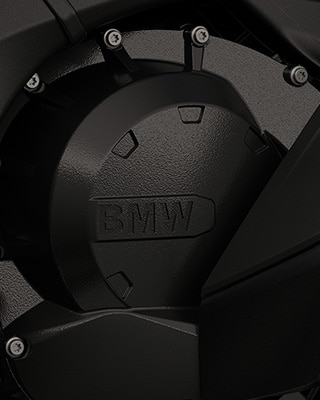 Fokus auf den Sechszylindermotor.