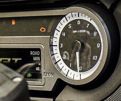 Cockpit mit Audiosystem der BMW R 1250 RT