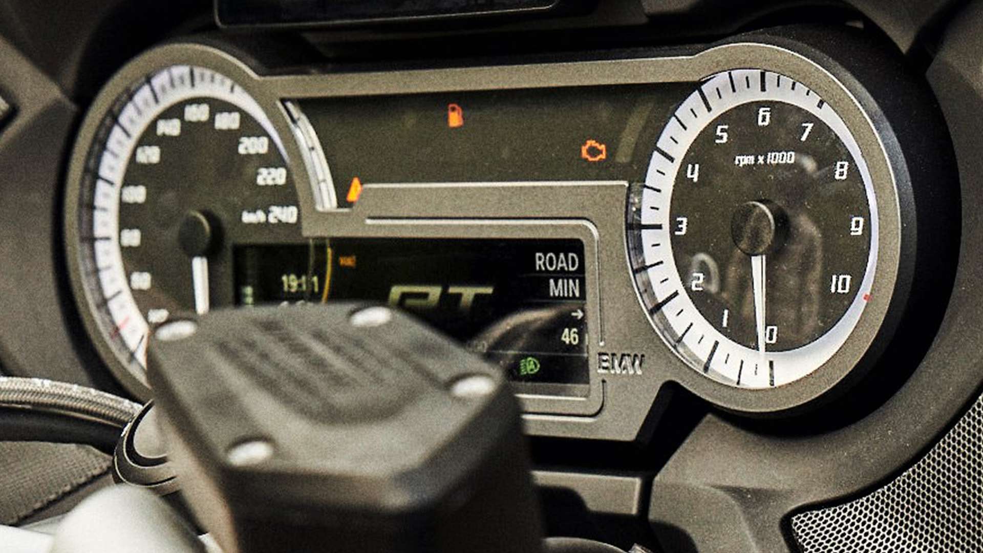 Cockpit mit Audiosystem der BMW R 1250 RT