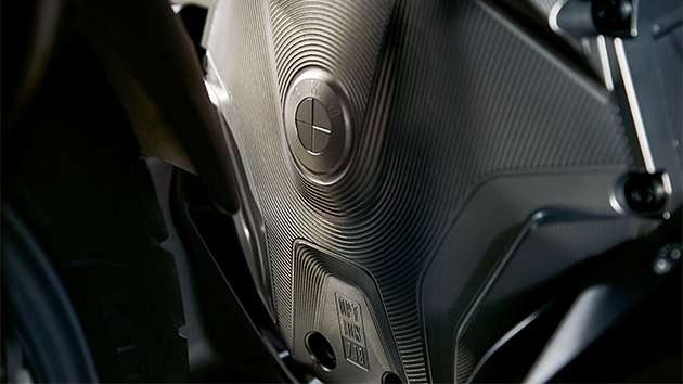 BMW R 1250 RT mit Heldenbrust der Option 719