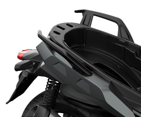 Wir sehen das offene Flexcase Staufach des C 400 X.