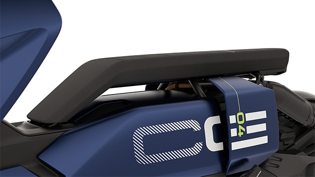 Die Komfortsitzbank mit Sitzheizung des CE 04 von BMW Motorrad