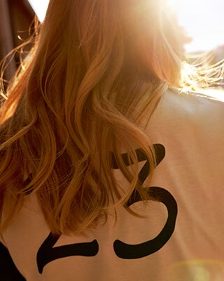Im Bild ist das Shirt Boxer für Damen in der Rückenansicht zu sehen.